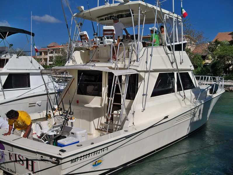Puerto Aventuras rent a boat
