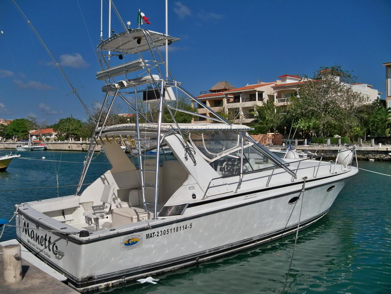 Puerto Aventuras rent a boat